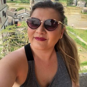 Meet your Posher, Emily